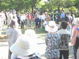 館１丁目の公園清掃